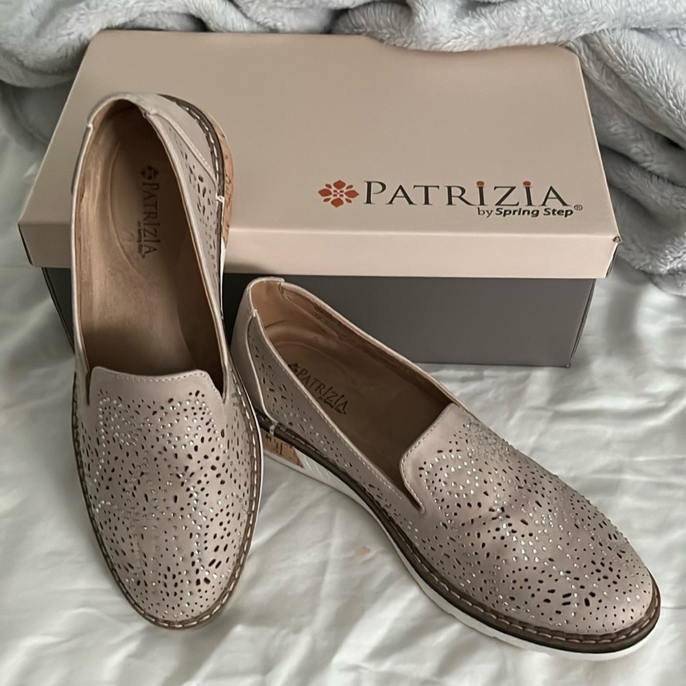 Patrizia “Geva” Spring Step Beige loafers embellished with tiny stones